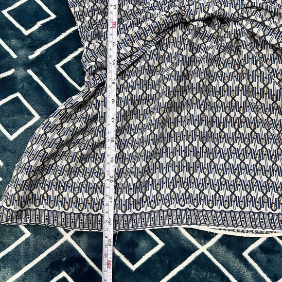 Max Studio Blouse 3/4 Sleeve Size Medium V-Neck Office Career Top Lightweight - Picture 10 of 10